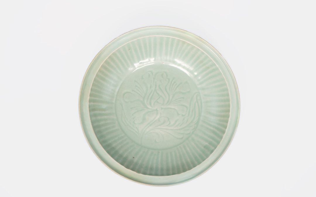 Longquan Celadon Glazed Plate with Broken Branch and Lotus Pattern